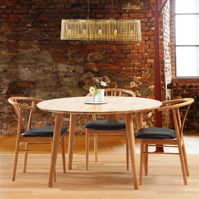 Se DT 100 - Rundt spisebord ø 120 cm. med 1 tillægsplade i massiv eg Olieret ❤ Kæmpe udvalg i 3-nordic - Køb online på udsalg og tilbud lige nu ❤ Billig fragt og hurtig levering - Varenummer: 3-nordic-1616-3365 og barcode / Ean: på lager - Udsalg på Spisestue - Spiseborde - Nordiske designs - enkelt, tidløst og elegant Op til 61% rabat - Over 1.329 brands på online udsalg