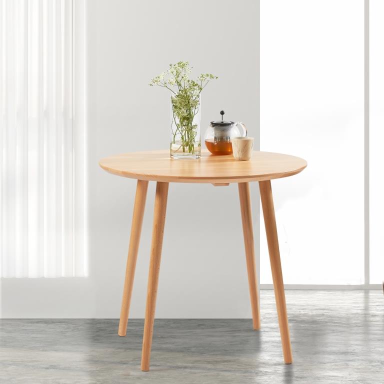 Se DT 100 - Rundt spisebord i massiv bøg, diameter 80 cm. Ubehandlet ❤ Kæmpe udvalg i 3-nordic - Køb online på udsalg og tilbud lige nu ❤ Billig fragt • Hurtig levering - Varenummer: 3-nordic-182-1285 og barcode / Ean: på lager - Udsalg på Spisestue - Spiseborde - Nordiske designs - enkelt, tidløst og elegant Op til 57% rabat - Kendte mærker på udsalg – over 1.329 brands