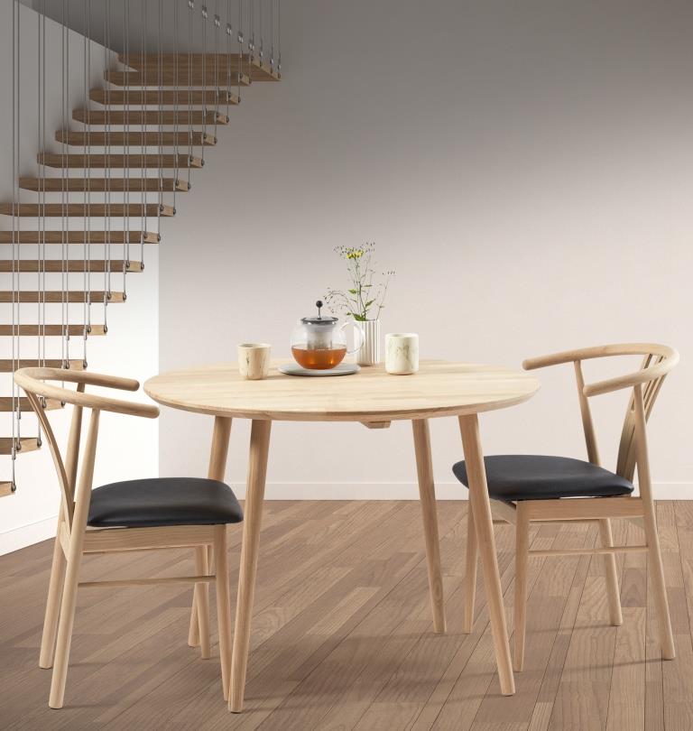 Se DT 100 - Rundt spisebord i massiv eg, diameter 90 cm. Sæbebehandlet ❤ Kæmpe udvalg i 3-nordic - Køb online på udsalg og tilbud lige nu ❤ Super billig fragt og lynhurtig levering - Varenummer: 3-nordic-3941-5778 og barcode / Ean: på lager - Udsalg på Spisestue - Spiseborde - Nordiske designs - enkelt, tidløst og elegant Spar stort – op til 59% - Over 2.739 brands med kæmpe udsalg