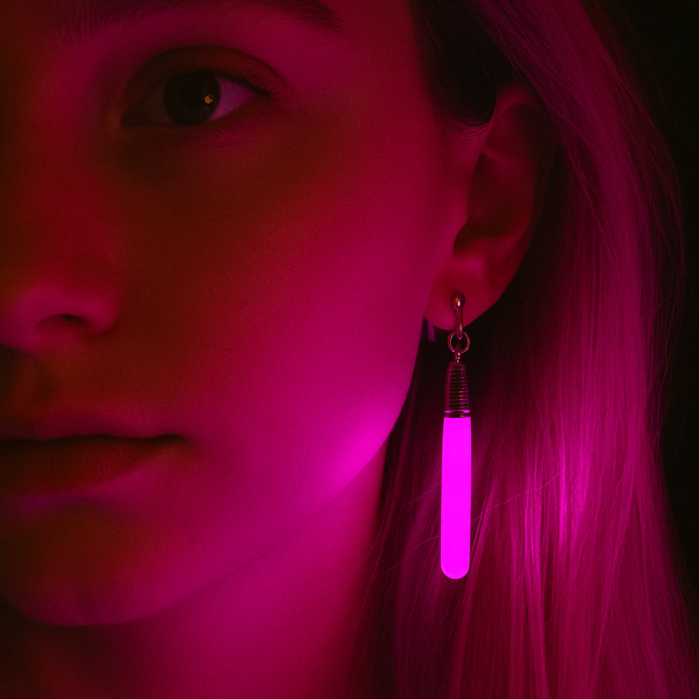 Se Glow-in-the-dark øreringe - Skru op for lyset og festen! - Pink ✔ Kæmpe udvalg i Satana - Køb online på udsalg og tilbud lige nu ✔ Billig fragt • Hurtig levering - Varenummer: Satana-42670984233038 på lager - Udsalg på Mineraler > Søvn > Magnesium Spar helt op til 57% - Over 739 kendte brands på udsalg