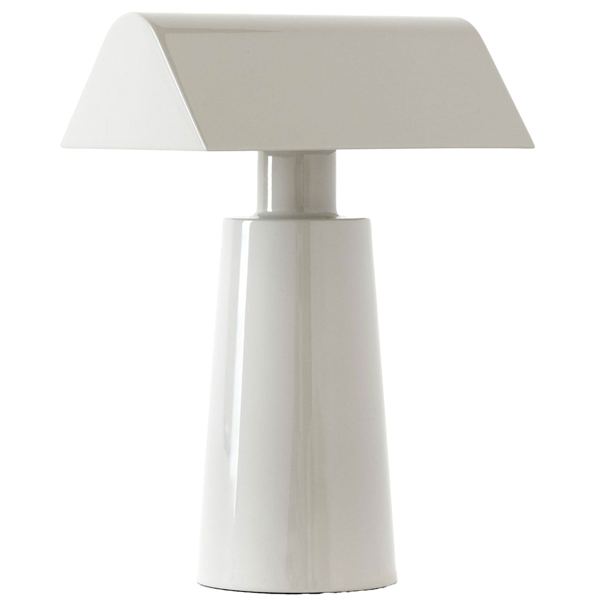 Bærbar &Tradition Caret MF1 lampe i silk grey med pyramideform