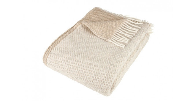 Lys beige plaid i uld fra Scandinavian Home