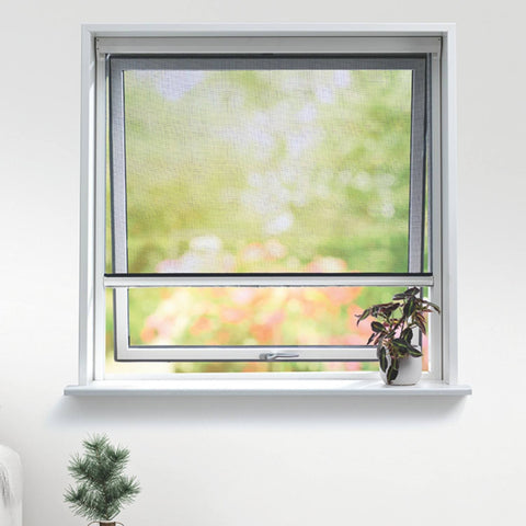 Hvidt pollennet til vinduer til soveværelset