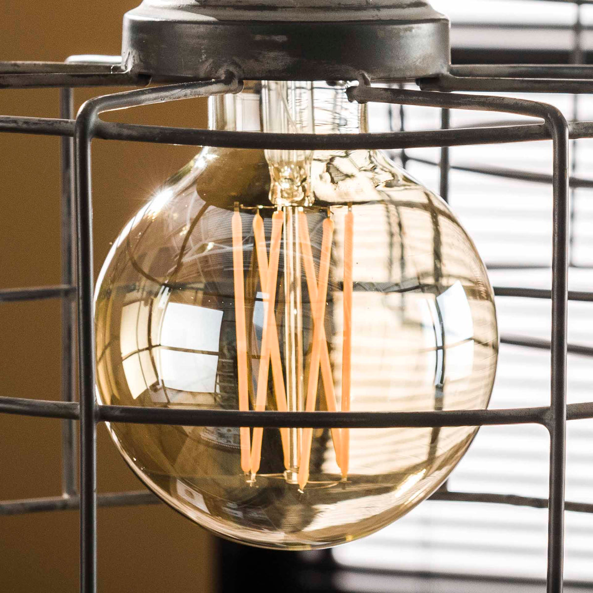Se Rund LED pære i ravfarvet glas ❤ Kæmpe udvalg i 3-nordic - Køb online på udsalg og tilbud lige nu ❤ Billig fragt • Hurtig levering - Varenummer: 3-nordic-1501 og barcode / Ean: på lager - Udsalg på Lamper - Pærer Op til 61% rabat - Find tilbud fra over 2.739 mærker