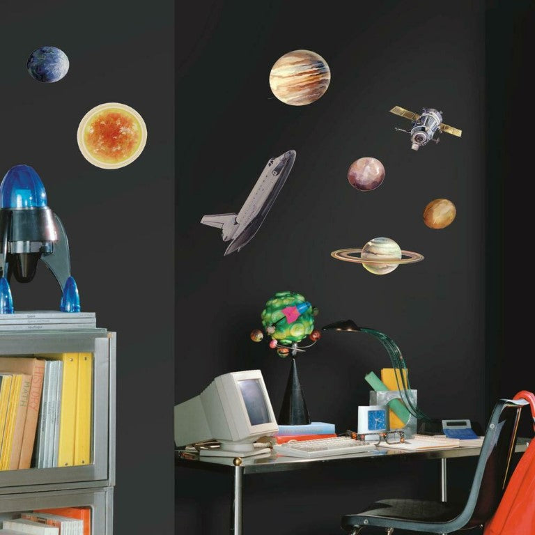 Se SPACE TRAVEL Wallstickers ✔ Kæmpe udvalg i Roommates - Køb online på udsalg og tilbud lige nu ✔ Meget billig fragt og hurtig levering - Varenummer: MMAction-216001 og 34878755885 på lager - Udsalg på Wallstickers til børneværelset Store besparelser – op til 67% - Spar stort på mere end 2.739 mærker