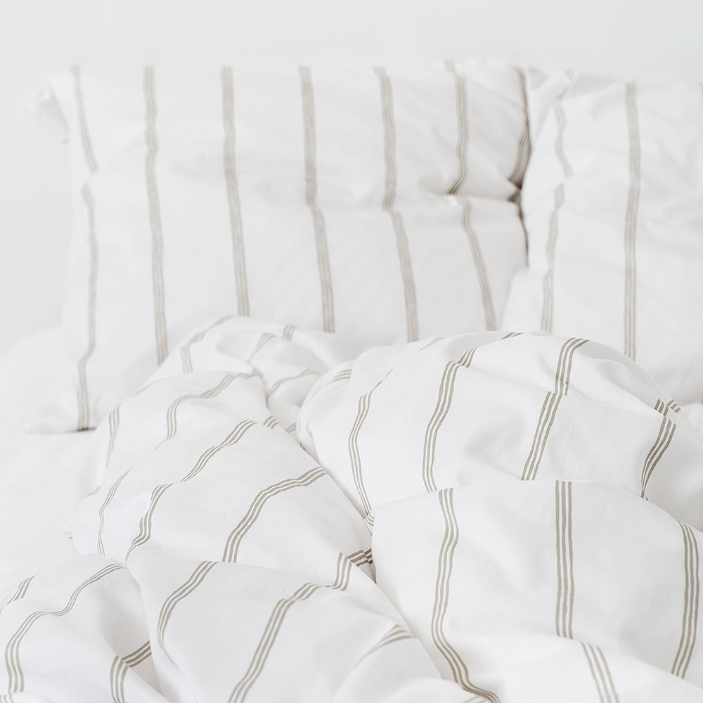 Se Night og Day FLOW Sengesæt - 140x200 cm - Beige ❤ Kæmpe udvalg i Night og Day - Køb online på udsalg og tilbud lige nu ❤ Meget billig fragt og hurtig levering - Varenummer: HomeFeeling-8930 - Udsalg på Sengetøj - Bomuldssatin Store besparelser – op til 71% - Shop over 2.281 kendte brands på udsalg
