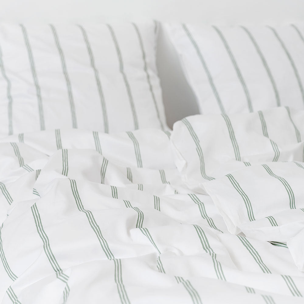 Se Night og Day FLOW Sengesæt - 140x220 cm - Støvet grøn ❤ Kæmpe udvalg i Night og Day - Køb online på udsalg og tilbud lige nu ❤ Lav fragtpris og hurtig levering - Varenummer: HomeFeeling-8933 - Udsalg på Sengetøj - Bomuldssatin Op til 61% rabat - Kendte mærker på udsalg – over 1.329 brands