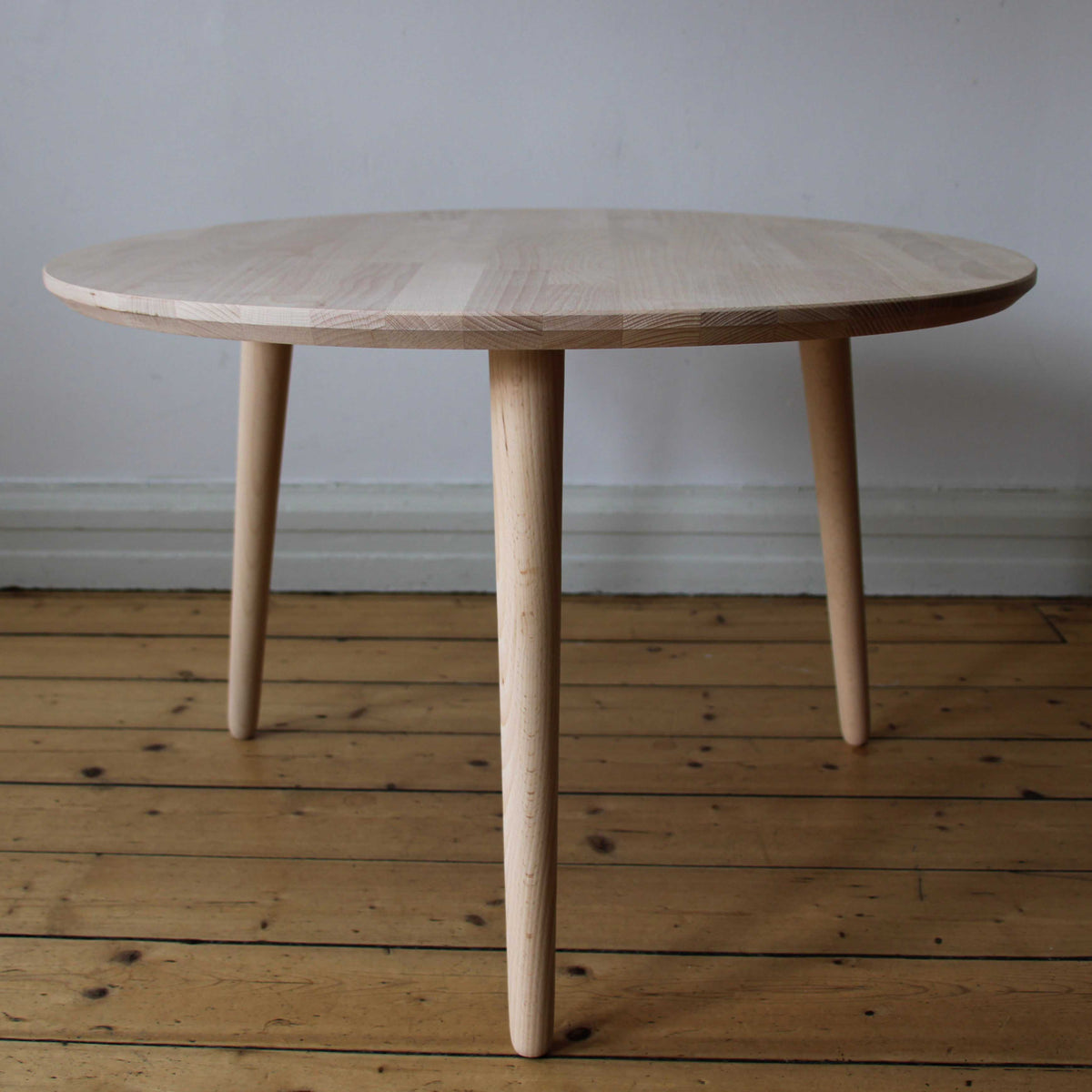 Se CT 10 - Sofabord i massiv eg og diameter 60 cm Højde 50 cm Olieret ❤ Kæmpe udvalg i 3-nordic - Køb online på udsalg og tilbud lige nu ❤ Lav fragtpris og hurtig levering - Varenummer: 3-nordic-126-817 og barcode / Ean: på lager - Udsalg på Dagligstue - Sofaborde - Nordisk designs - enkelt, tidløst og elegant Store besparelser – op til 67% - Udsalg på mere end 2.281 populære mærker