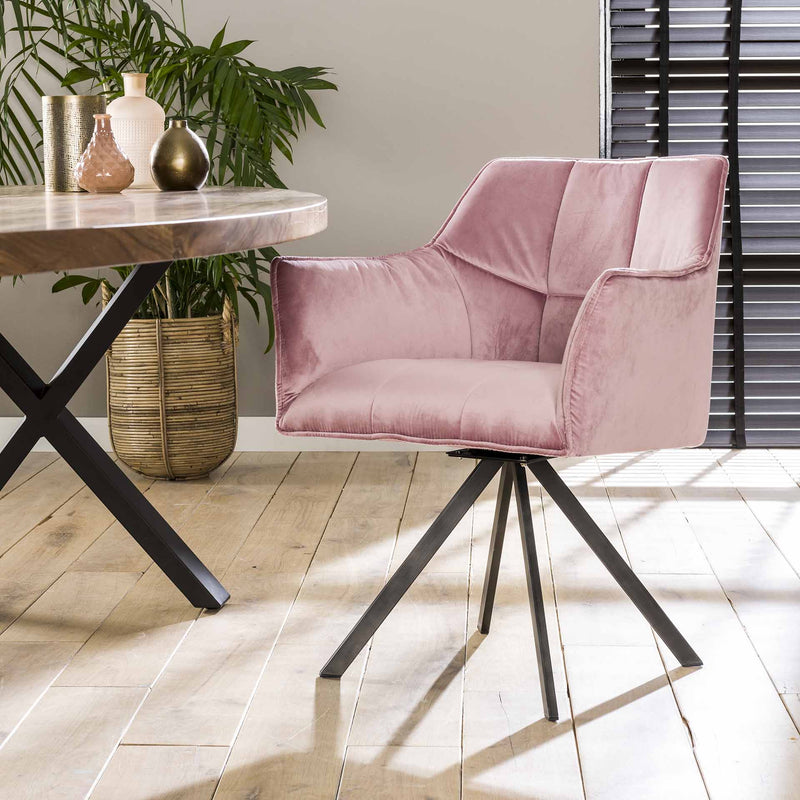 Se tilbud på 2 pink fløjl spisebordsstole! Billigt udsalg på Wegas. Hurtig levering (1-2 dage) & billig fragt. Over 1150 brands på udsalg.