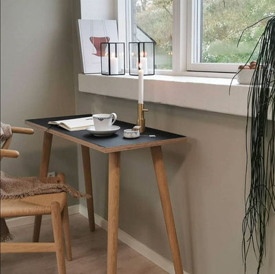 Se billigt tilbud på Linea skrivebord i linoleum! 4 størrelser, 100 x 60 cm. Sæbebehandlet. Udsalg på Kontor > Skriveborde. Spar op til 66%. Hurtig levering: 1-2 hverdage.