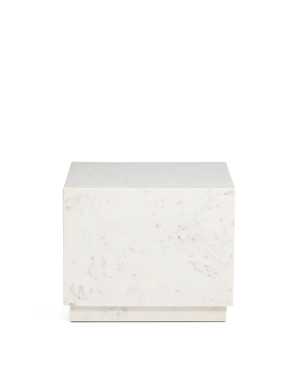 Kvadratisk Sorein sidebord i hvid marmor fra Kave Home, 50x50 cm