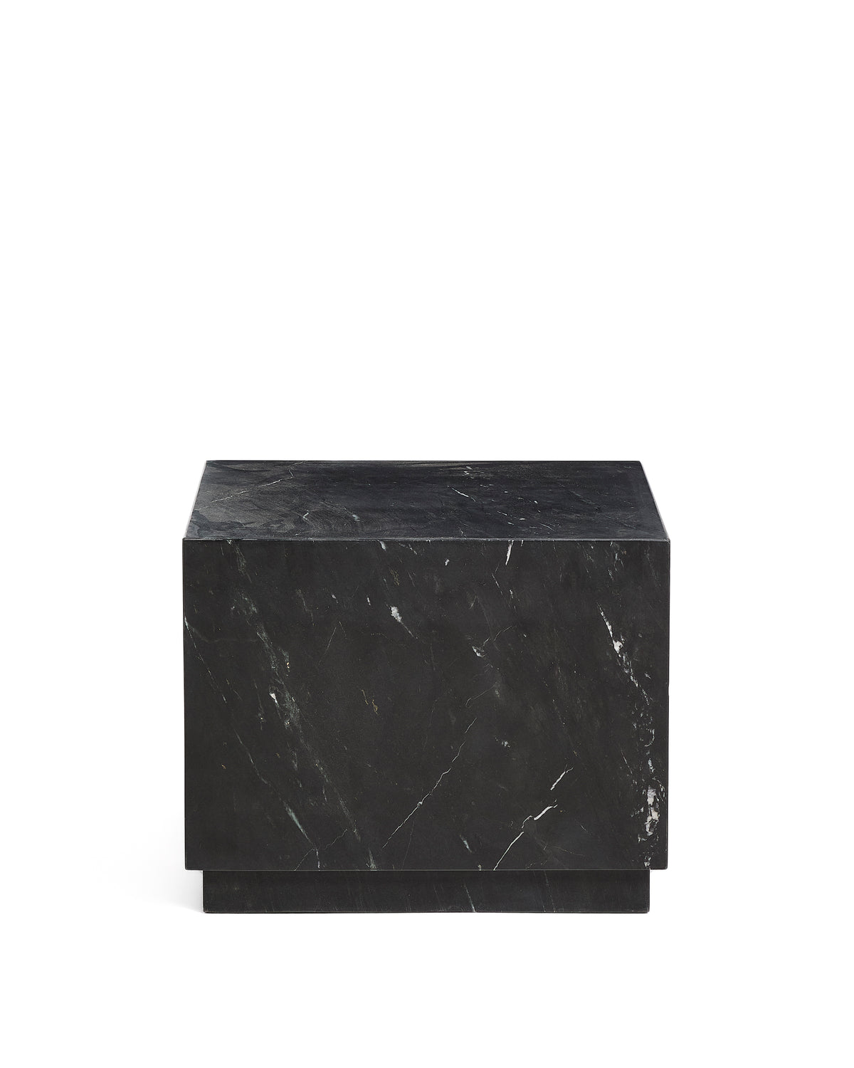Kvadratisk Sorein sidebord i sort marmor fra Kave Home, 50x50 cm