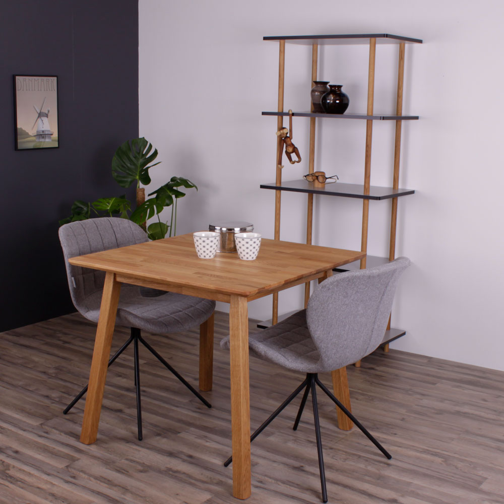 Se Tiel - Spisebord i massiv eg, 80 x 80 cm Røget eg ❤ Kæmpe udvalg i 3-nordic - Køb online på udsalg og tilbud lige nu ❤ Hurtig levering til lave fragtpriser - Varenummer: 3-nordic-3952-5797 og barcode / Ean: på lager - Udsalg på Spisestue - Spiseborde - Nordiske designs - enkelt, tidløst og elegant Op til 57% rabat - Over 1.329 brands på online udsalg
