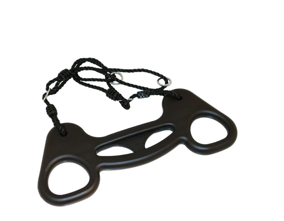 Se Nordic Play - Trapez gynge, sort med sort reb ❤ Kæmpe udvalg i Nordic play - Køb online på udsalg og tilbud lige nu ❤ Meget billig fragt og hurtig levering - Varenummer: Bolig&Haven-37415463420055 og barcode / Ean: 5705858708485 på lager - Udsalg på Få op til 69% i rabat - Over 2.739 brands på stort udsalg