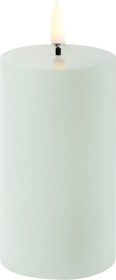 Se Uyuni LED Pillar Candle, Dusty Green, Smooth, 5,8x22 cm - Led Stearinlys ❤ Stort online udvalg i Uyuni ❤ Meget billig fragt og hurtig levering: 1 - 2 hverdage - Varenummer: MGS-S13046259 og barcode / Ean: 5708311309038 på lager - Udsalg på Bolig - Interiør - Lysestager - LED Stearinlys Spar op til 58% - Over 857 kendte brands på udsalg