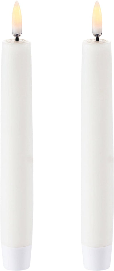 Se Uyuni LED Taper Candle Twin Pack - Nordic White - 2,3 x 15 cm - Led Stearinlys ❤ Stort online udvalg i Uyuni ❤ Meget billig fragt og hurtig levering: 1 - 2 hverdage - Varenummer: MGS-S00568171 og barcode / Ean: 5708311301001 på lager - Udsalg på Bolig - Interiør - Lysestager - LED Stearinlys Spar op til 52% - Over 857 kendte brands på udsalg