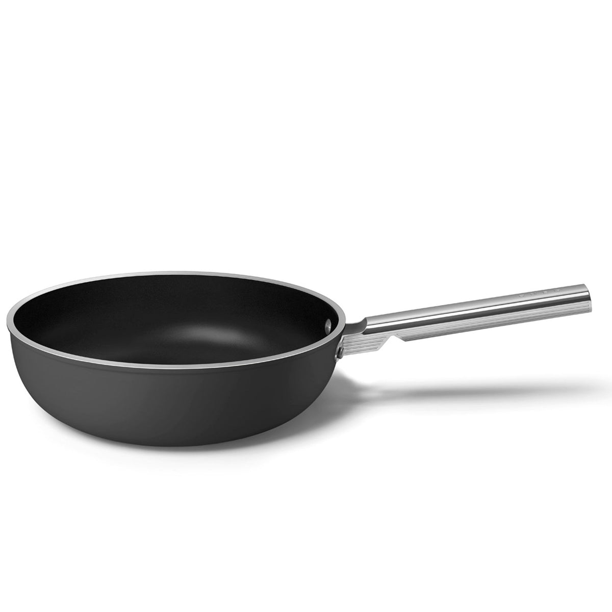 Sort keramisk Smeg wokpande med en diameter på 30 cm
