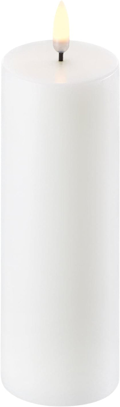 Se Uyuni LED Pillar Candle Nordic White - 5,8 x 15 cm - Led Stearinlys ❤ Stort online udvalg i Uyuni ❤ Meget billig fragt og hurtig levering: 1 - 2 hverdage - Varenummer: MGS-S00568158 og barcode / Ean: 5708311301155 på lager - Udsalg på Bolig - Interiør - Lysestager - LED Stearinlys Spar op til 57% - Over 857 kendte brands på udsalg