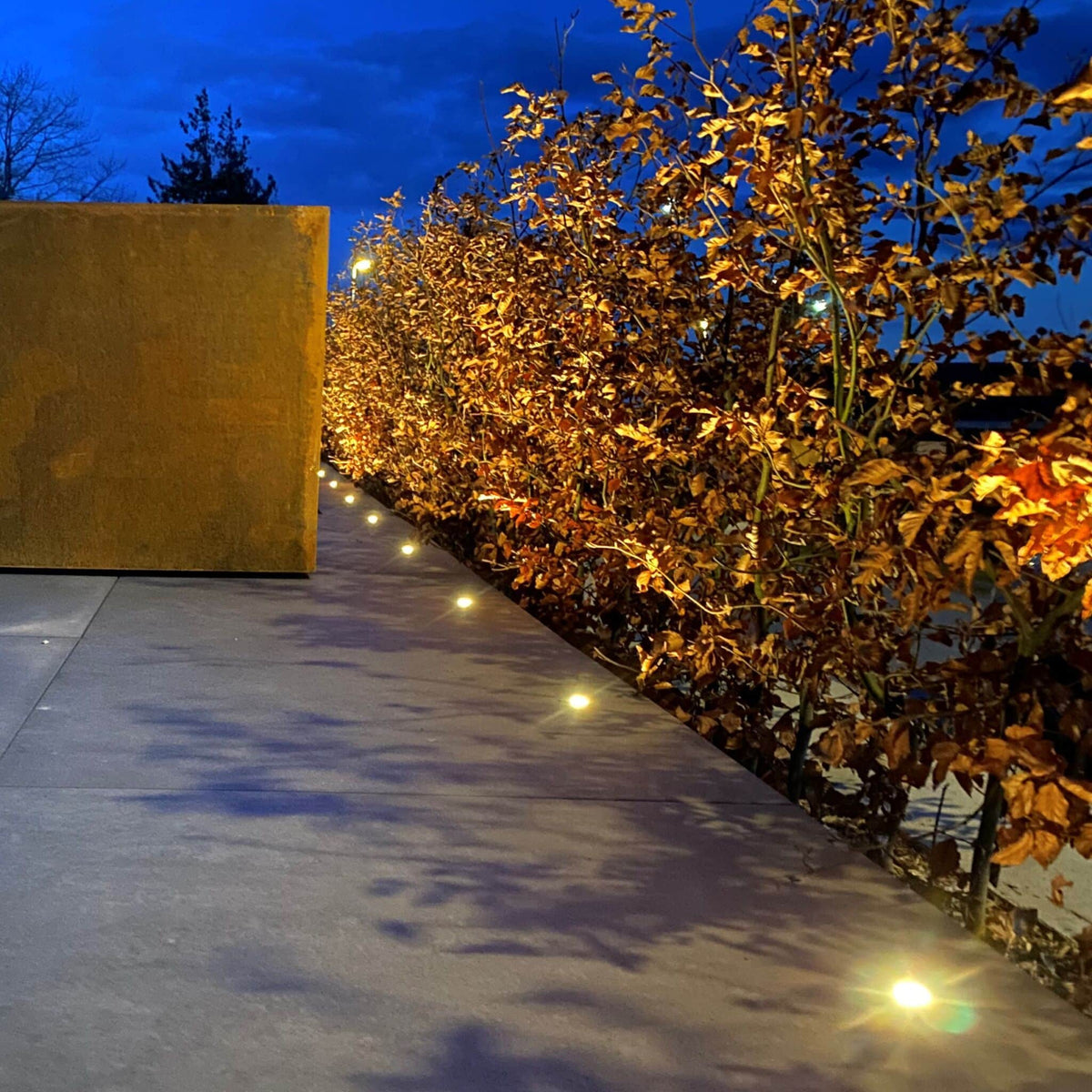 Grå Uplight 1W indbygningsspot i aluminium fra Jernbede til haven