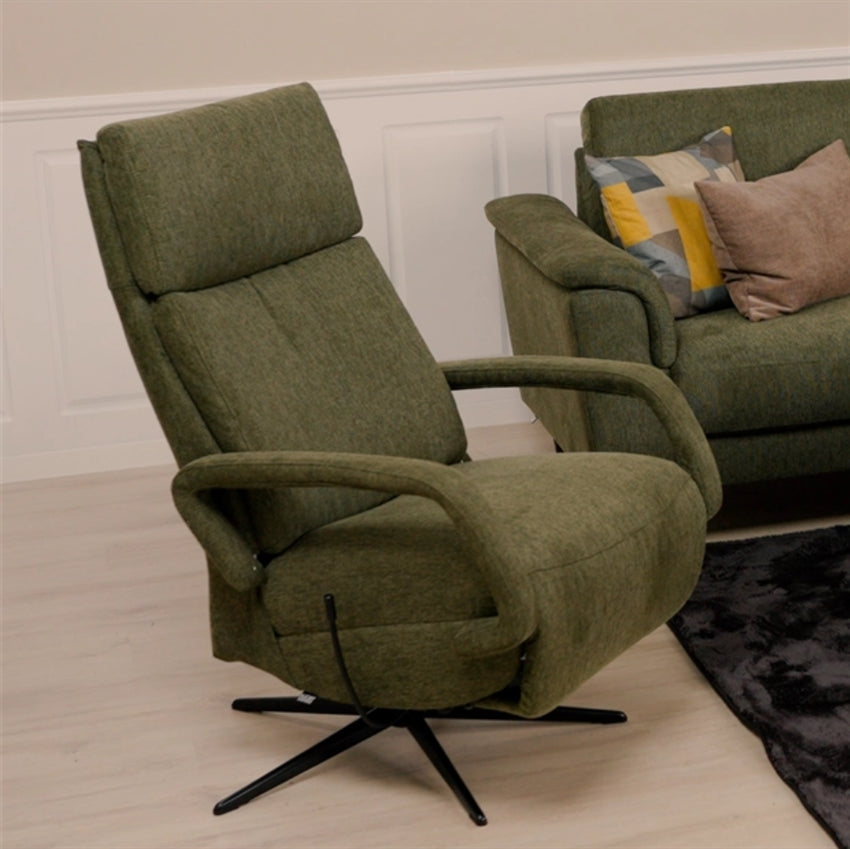 Vera lænestol med indbygget fodskammel fra Nordic Design i størrelse large