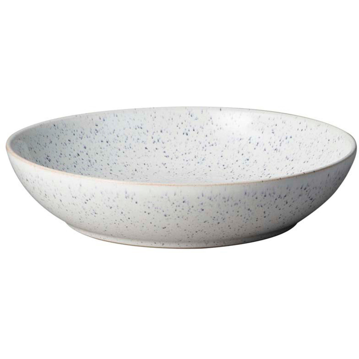 Kalkhvid pastaskål fra Denby Studio Blue, 22 cm, fyldt med pasta