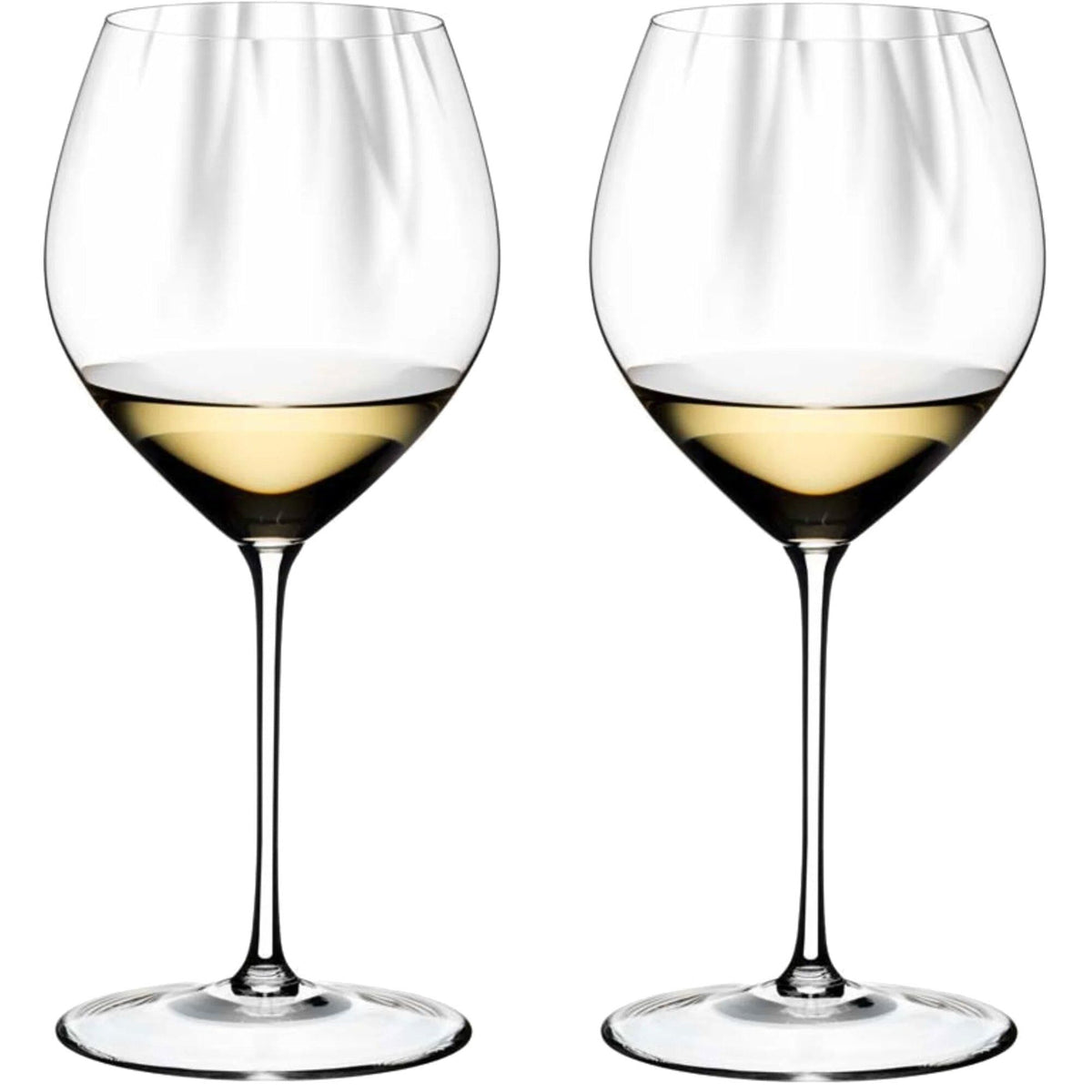To Riedel Performance Chardonnay vinglas med lysoptisk effekt i skålen