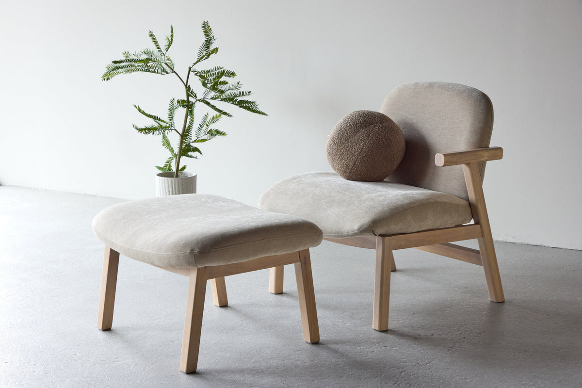 Se Venture Home - Rile - lænestol med fodskammel - whitewash ben / beige polstring ❤ Kæmpe udvalg i Venture Home - Køb online på udsalg og tilbud lige nu ❤ Hurtig levering til lave fragtpriser - Varenummer: Bolig&Haven-52765686432074 og barcode / Ean: på lager - Udsalg på Få op til 69% i rabat - Over 1.798 brands samlet på udsalg