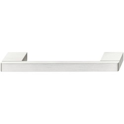 Sokkelgreb i lys eloxeret børstet aluminium med rustfrit stål look fra Haefele