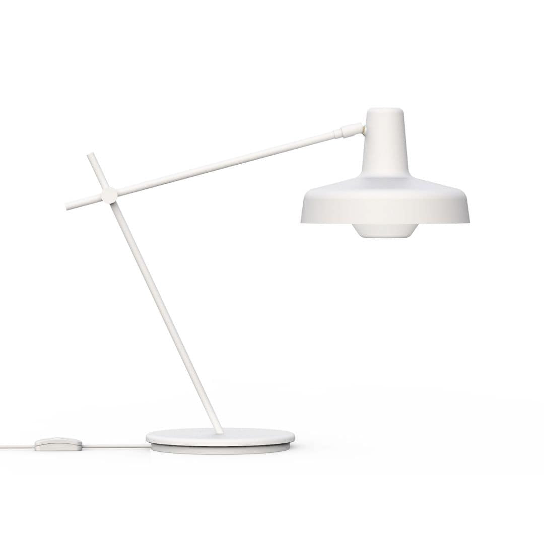 Hvid Arigato bordlampe i størrelse Small fra Grupa Products