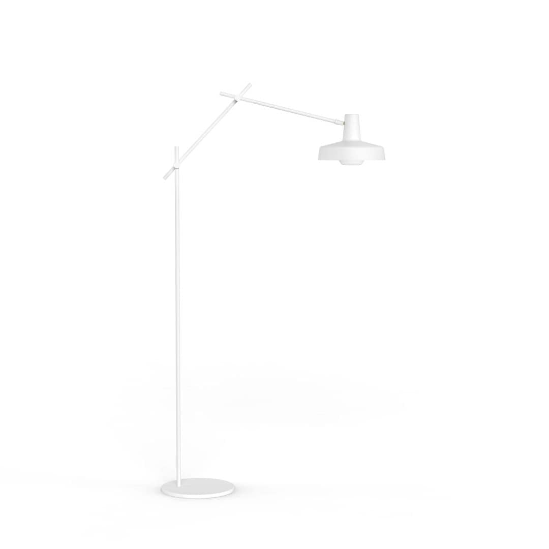 Hvid Arigato gulvlampe med bevægelig arm fra Grupa Products