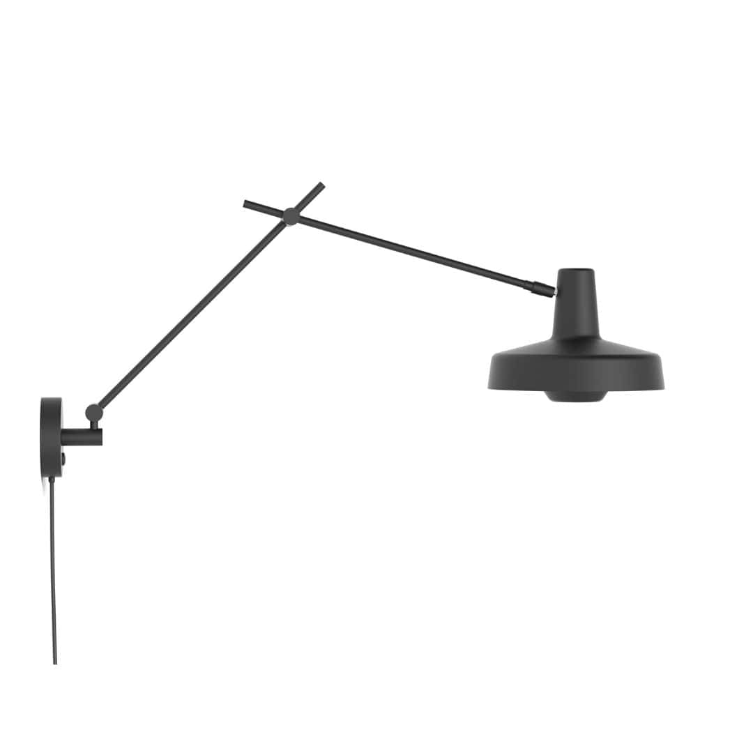 Grupa Products Arigato væglampe i sort med justerbare led