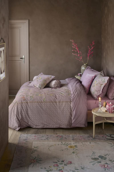 Se PIP Studio Autunno Lila 140x200 på udsalg! Billigt tilbud, hurtig levering (1-2 dage) og billig fragt. Spar op til 56% på sengetøj. Over 785 brands på udsalg.