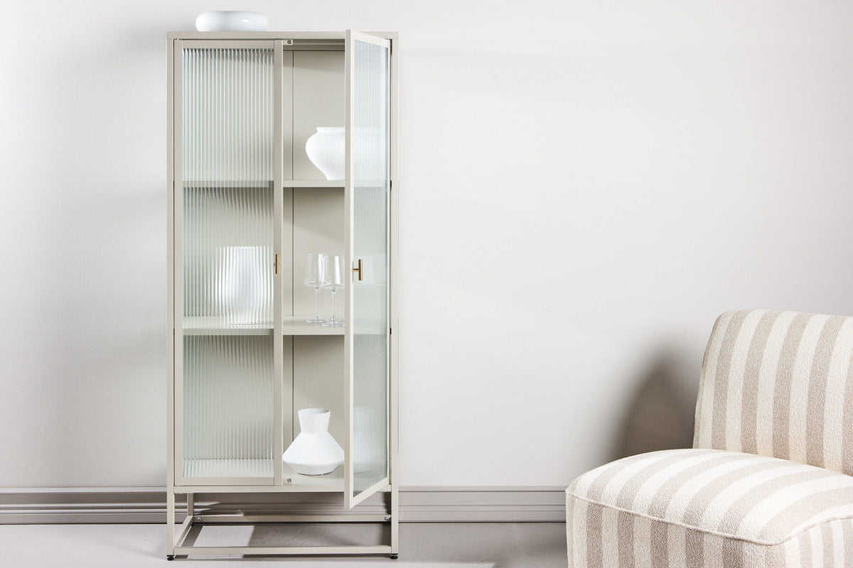 Se Venture Home - Garis Højt Vitrineskab - Beige, B 70 Ã H 160 Ã D 40 cm ❤ Kæmpe udvalg i Venture Home - Køb online på udsalg og tilbud lige nu ❤ Billig fragt • Hurtig levering - Varenummer: Bolig&Haven-53544923791690 og barcode / Ean: 7340220834270 på lager - Udsalg på Få op til 63% i rabat - Tusindvis af varer fra over 2.739 brands