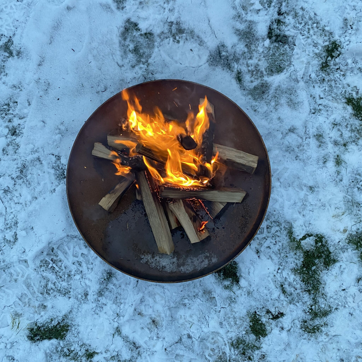 Lille bålfad på fod fra Jernbede med en diameter på 60 cm