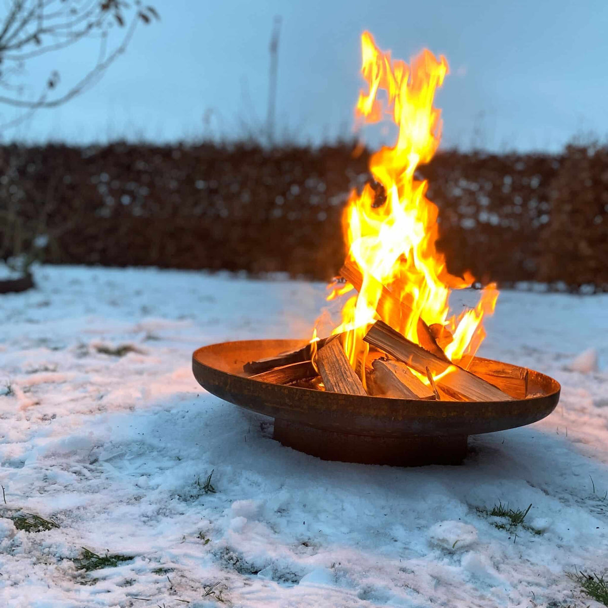 Bålfad på fod fra Jernbede med en diameter på 80 cm