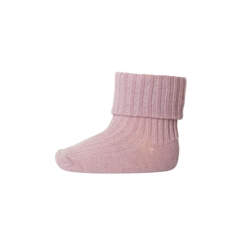 MP Denmark baby ankelstrømper i merino uld med ombuk i farven wood rose