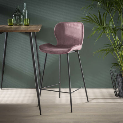 Se billigt tilbud på Blues- 4 Barstole i pink velour og metal! Udsalg på 3-nordic. Hurtig levering, billig fragt. Spar op til 59%.