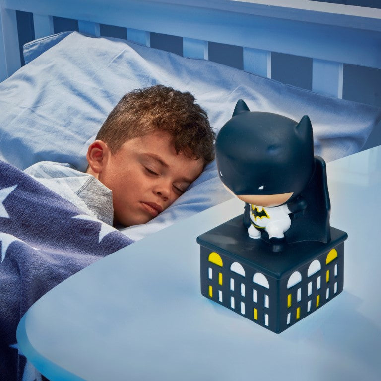 Se Batman Natlampe og lygte Figur ✔ Kæmpe udvalg i WorldsApart - Køb online på udsalg og tilbud lige nu ✔ Super billig fragt og lynhurtig levering - Varenummer: MMAction-19214334 og 630996143346 på lager - Udsalg på Børne Lamper og Natlamper Få op til 69% i rabat - Find over 1.798 mærker på udsalg