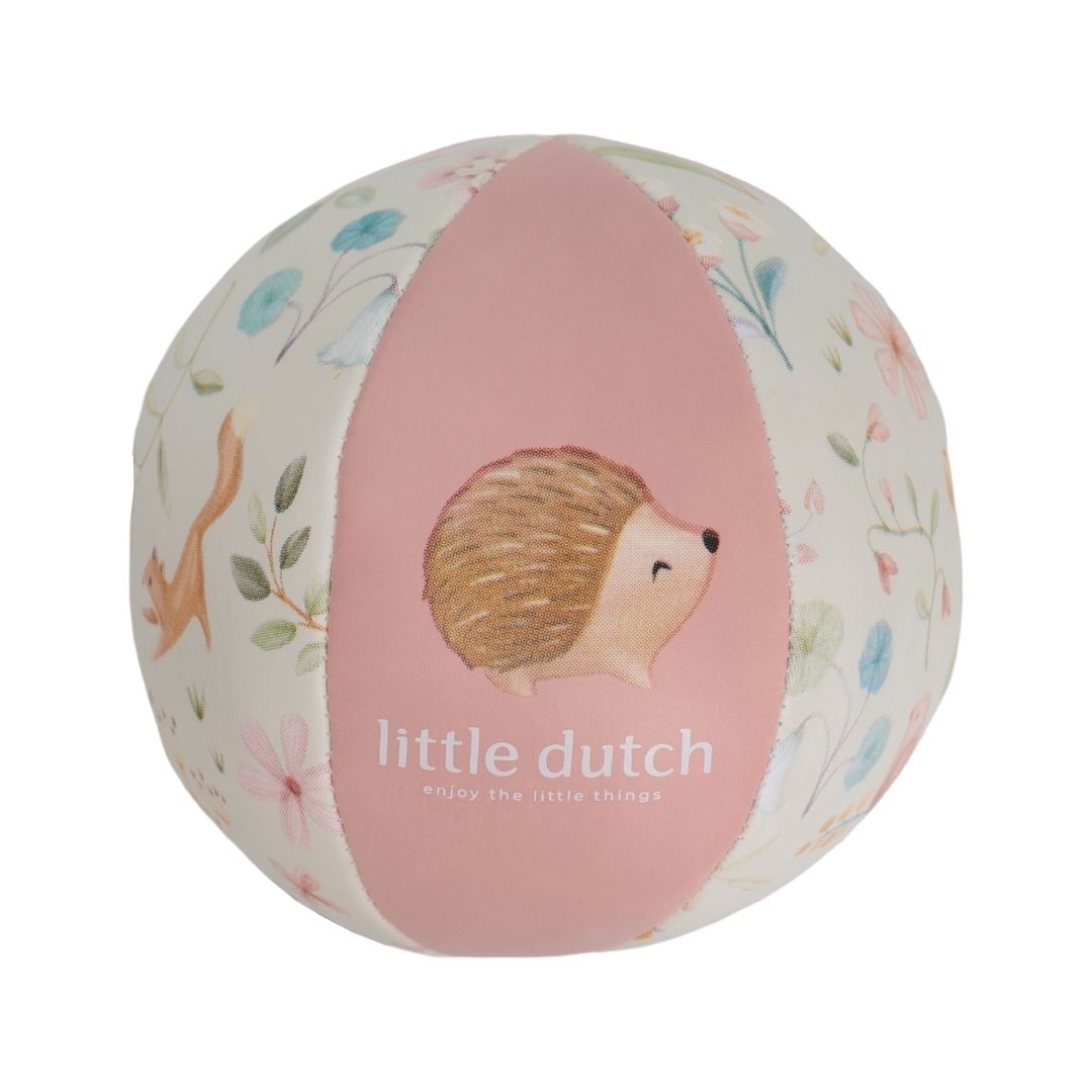 Lille blød rosa bold til baby fra Little Dutch med dyremotiver fra Fairy Garden