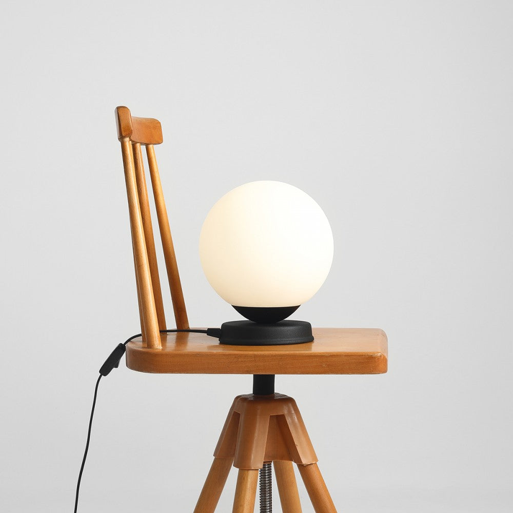 Se Hazme - Bordlampe i sort metal og hvidt glas, ø 20 cm ❤ Kæmpe udvalg i 3-nordic - Køb online på udsalg og tilbud lige nu ❤ Lav fragtpris og hurtig levering - Varenummer: 3-nordic-3279 og barcode / Ean: på lager - Udsalg på Lamper - Bordlamper Spar helt op til 57% - Kæmpe udsalg på over 739 brands