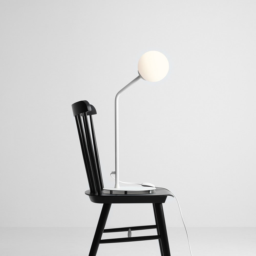 Se Limelight - Bordlampe i hvidt metal og hvidt glas ❤ Kæmpe udvalg i 3-nordic - Køb online på udsalg og tilbud lige nu ❤ Meget billig fragt og hurtig levering - Varenummer: 3-nordic-3352 og barcode / Ean: på lager - Udsalg på Lamper - Bordlamper Op til 61% rabat - Over 2.739 mærker samlet ét sted