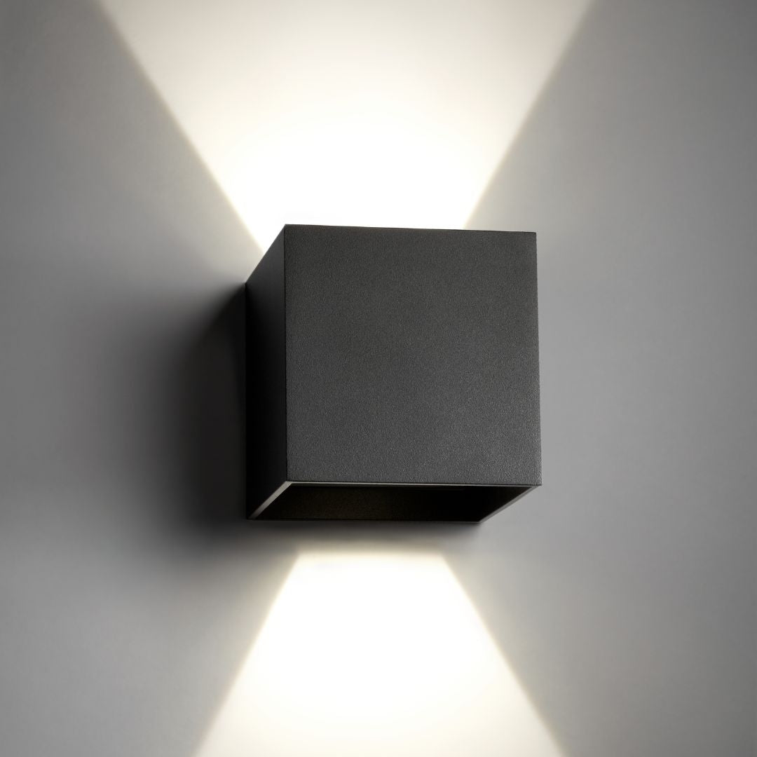 Sort Box væglampe fra Light-Point designet af Ronni Gol