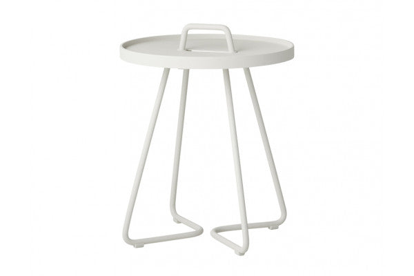 Se Cane-line On-the-move sidebord, Ekstra lille, White ❤ Billig fragt og hurtig levering - Varenummer: Havemøbelland-DK1863 og barcode / Ean: 5711877126483 på lager - Udsalg på CANE-LINE - Cane-line Borde Store besparelser – op til 67% - Udsalg på mere end 2.281 populære mærker