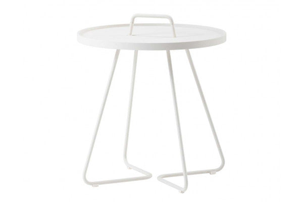Se Cane-line On-the-move sidebord, Lille, White ❤ Meget billig fragt og hurtig levering - Varenummer: Havemøbelland-DK1862 og barcode / Ean: 5711877001339 på lager - Udsalg på CANE-LINE - Cane-line Borde Få op til 63% i rabat - Find over 1.798 brands på udsalg