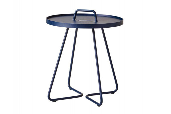 Se Cane-line On-the-move sidebord, Lille, Midnight Blue ❤ Meget billig fragt og hurtig levering - Varenummer: Havemøbelland-DK2633 og barcode / Ean: 5711877084011 på lager - Udsalg på CANE-LINE - Cane-line Borde Op til 61% rabat - Over 1.329 brands på online udsalg