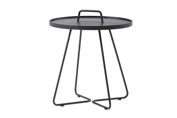 Se Cane-line On-the-move sidebord, Lille, Sort ❤ Hurtig levering til lave fragtpriser - Varenummer: Havemøbelland-DK2272 og barcode / Ean: 5711877084028 på lager - Udsalg på CANE-LINE - Cane-line Borde Store besparelser – op til 77% - 2.739+ brands til skarpe priser