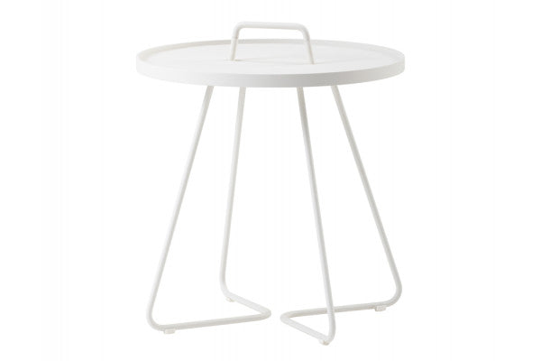 Se Cane-line On-the-move sidebord, Stor, White ❤ Billig fragt • Hurtig levering - Varenummer: Havemøbelland-DK1860 og barcode / Ean: 5711877001391 på lager - Udsalg på CANE-LINE - Cane-line Borde Op til 57% rabat - Kendte mærker på udsalg – over 1.329 brands