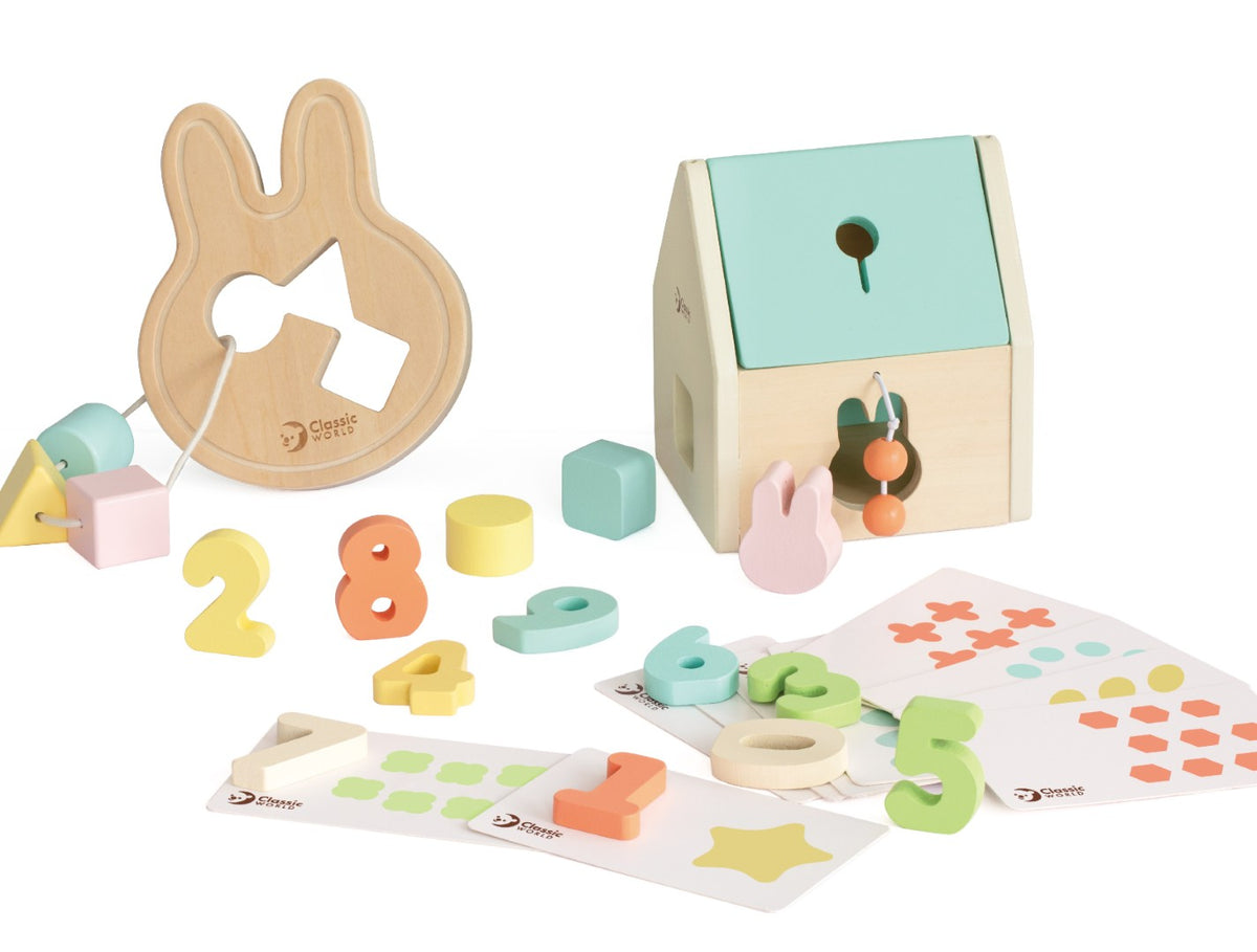 Se Classic Hello Box Gavesæt til babyer over 6 måneder (fra 12 M) ✔ Kæmpe udvalg i Classic World - Køb online på udsalg og tilbud lige nu ✔ Super billig fragt og lynhurtig levering - Varenummer: MMAction-22910029 og 6927049010293 på lager - Udsalg på Baby Legetøj Spar helt op til 57% - Find dine favoritter blandt 2.739 mærker