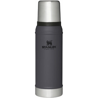 Se Stanley Classic Vacuum termoflaske 0,75 liter, charcoal ✔ Kæmpe udvalg i Stanley ✔ Meget billig fragt og hurtig levering: 1 - 2 hverdage - Varenummer: KTO-ST1001612061 og barcode / Ean: '6939236418065 på lager - Udsalg på Termoflaske Spar op til 66% - Over 1124 kendte brands på udsalg