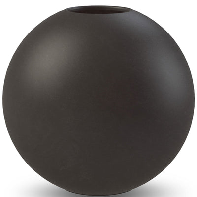 Se Cooee Design Ball vase, 20 cm, black ✔ Kæmpe udvalg i Cooee Design ✔ Meget billig fragt og hurtig levering: 1 - 2 hverdage - Varenummer: KTO-HI-028-03-BK og barcode / Ean: '7350057860489 på lager - Udsalg på Vase Spar op til 64% - Over 1122 kendte brands på udsalg